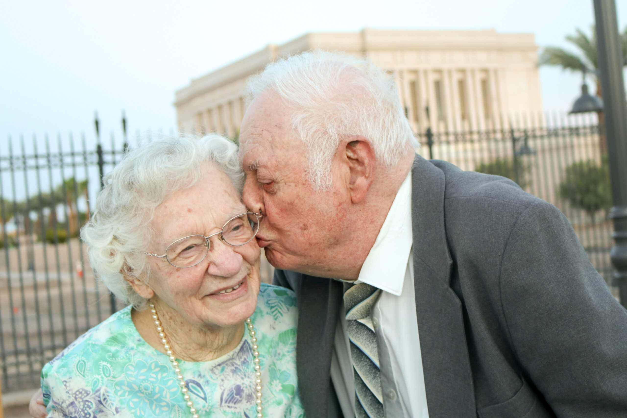 Viva Cluff Whetten Bunker Family Funerals & Cremation Mesa AZ Mortuary